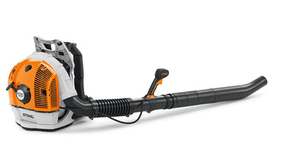 Visuale del soffiatore spalleggiato STIHL BR 600 con design robusto e spallacci ergonomici