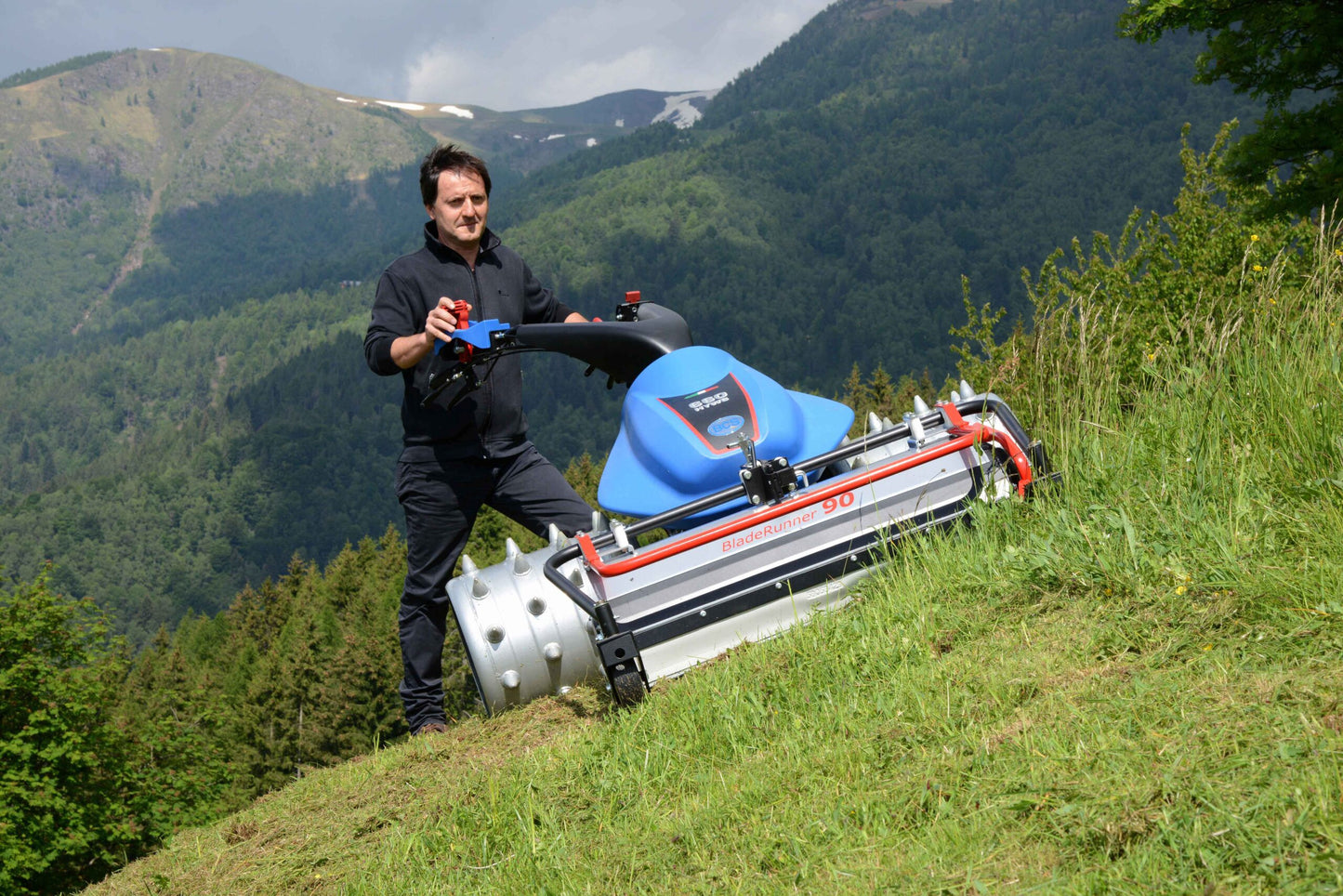 Trinciaerba BladeRunner utilizzato su terreno in pendenza