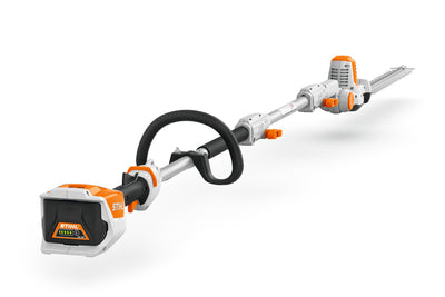 Dettaglio tagliasiepi a batteria STIHL HLA 56 con impugnatura circolare e asta lunga