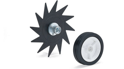 Tagliabordi FC MM Stihl in uso lungo il bordo di un prato