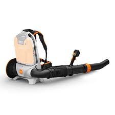 Stihl BGA 300 soffiatore a batteria spalleggiato per pulizia di grandi aree in ambienti sensibili al rumore