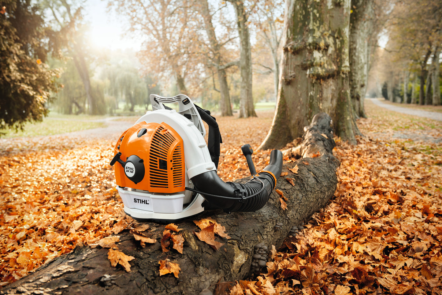 Soffiatore spalleggiato Stihl BR 700 per pulizia foglie e detriti in manutenzione del verde