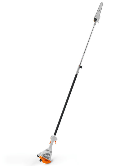 Stihl HT 56 C-E potatore ad asta a scoppio vista intera con impugnatura e asta