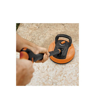 Pulitore superfici Stihl RA 90 utilizzato su pavimentazione con idropulitrice