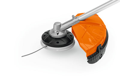 Testina a filo STIHL DuroCut 20-2 montata su decespugliatore con parasassi
