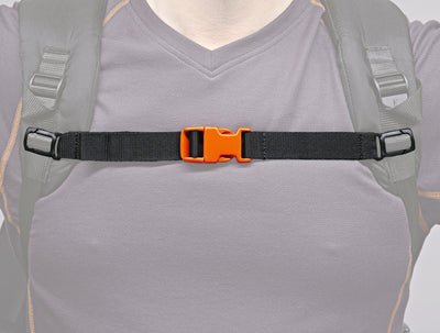 Tracolla da petto universale Stihl con fibbia centrale e cinghia nera per stabilizzare gli spallacci