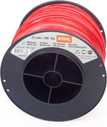 Bobina di filo tagliente in nylon rosso Stihl da 2,7 mm (0,105"), peso 2,27 kg (5 lb), lunghezza 358 m (1.175 ft), ideale per decespugliatori, alta resistenza e durata, prodotto negli USA.