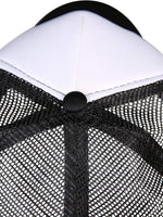 Cappello trucker bianco e nero con retro in rete traspirante e bottone centrale, ideale per l'estate e attività all'aperto, stile casual e sportivo, materiale leggero e confortevole, accessorio unisex per moda e protezione dal sole.