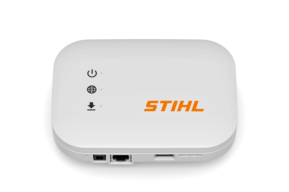 Vista frontale della STIHL Connected Box in ambiente lavorativo