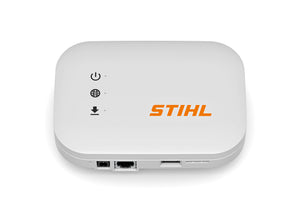 Vista frontale della STIHL Connected Box in ambiente lavorativo