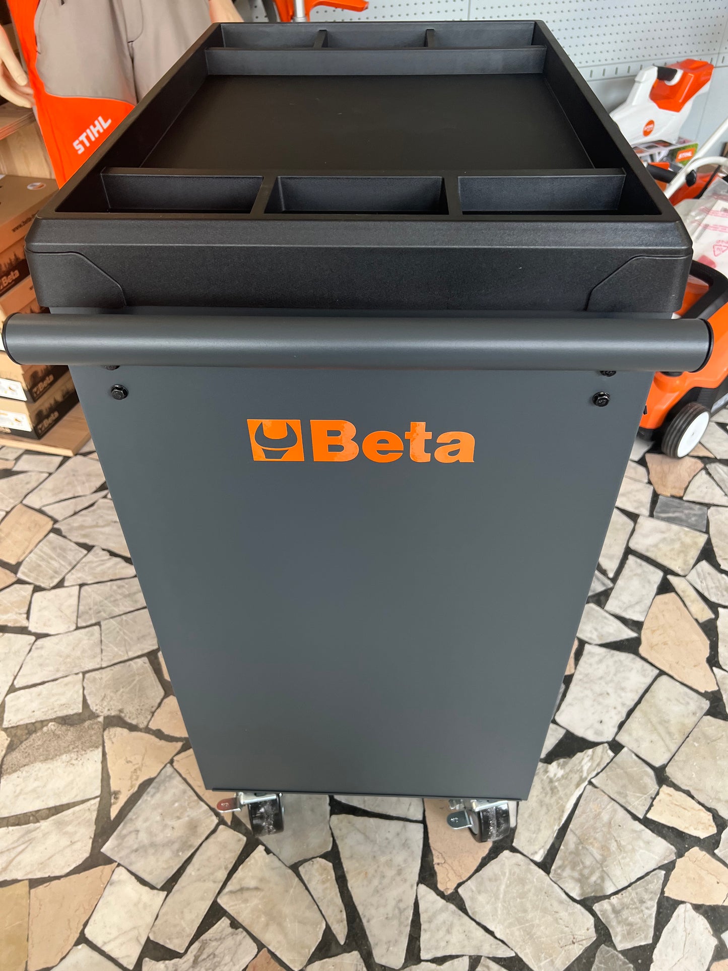 Carrello portautensili Beta C04BOX con piano in ABS e vaschette portaminuterie