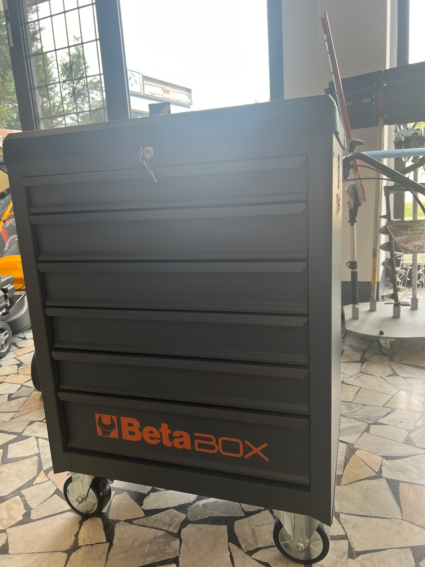 Carrello Beta C04BOX con sei cassetti e serratura centralizzata frontale