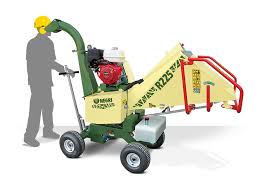 Biotrituratore cippatore Negri R225 a benzina con motore Honda GX390 su carrello con ruote pneumatiche