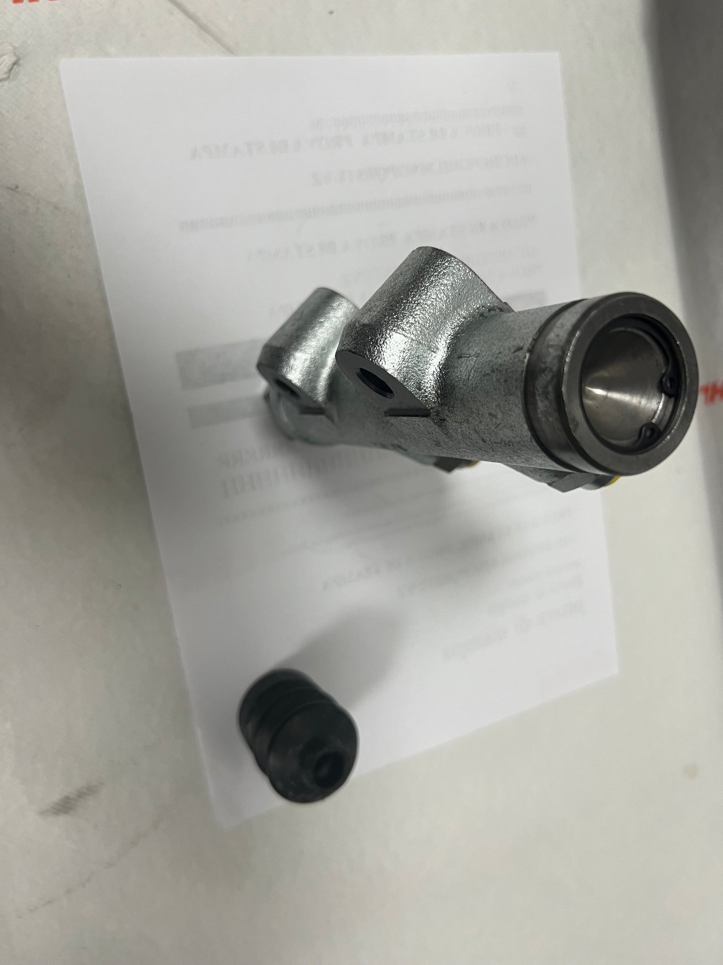Caron pompa freni in metallo grigio per motoagricola vista laterale