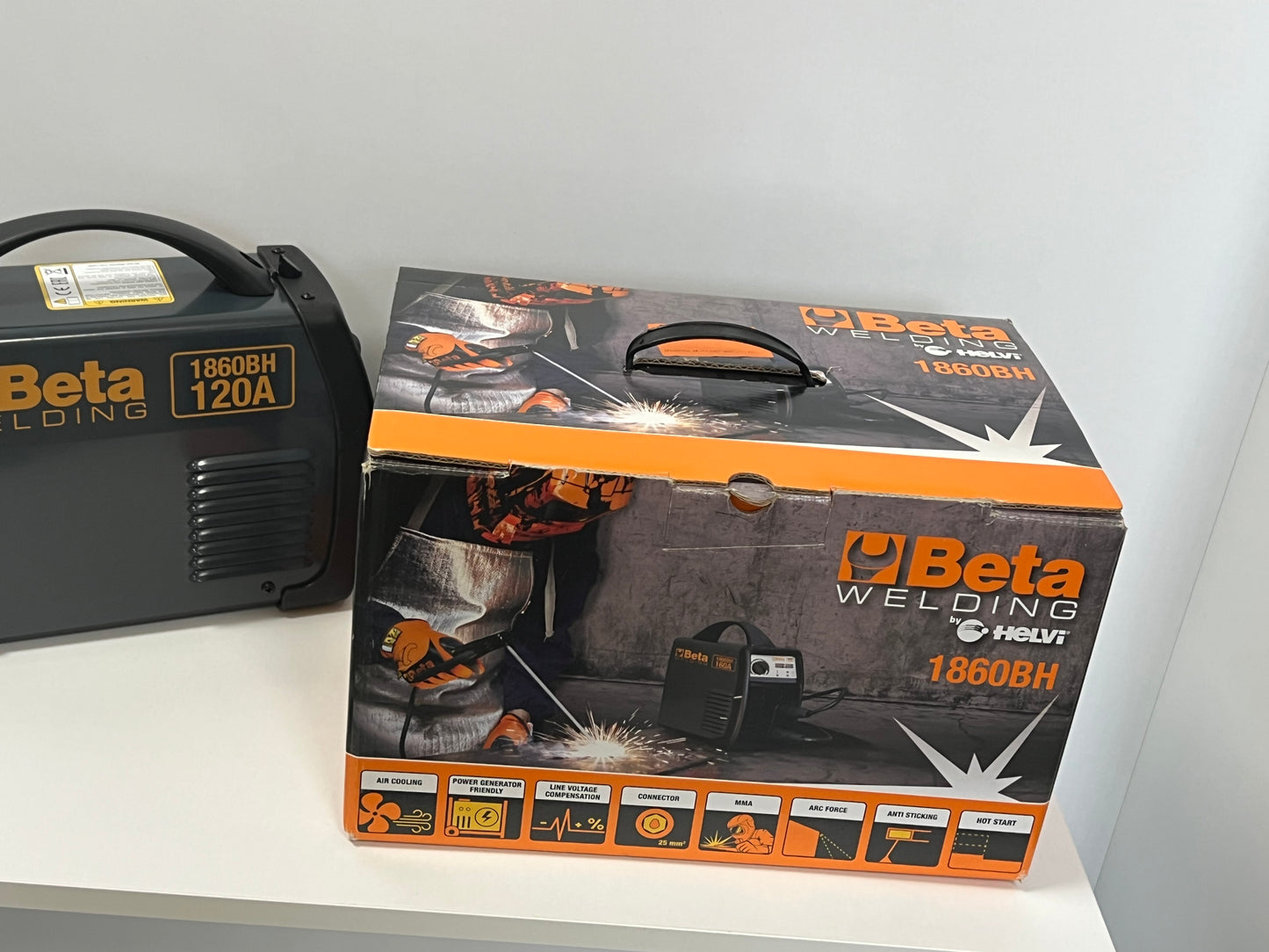 Confezione Beta Welding 1860BH saldatrice ad inverter MMA 120A 230V