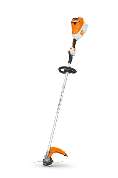 Decespugliatore STIHL FSA 120 R a batteria con impugnatura circolare, ideale per lavori di giardinaggio e agricoltura
