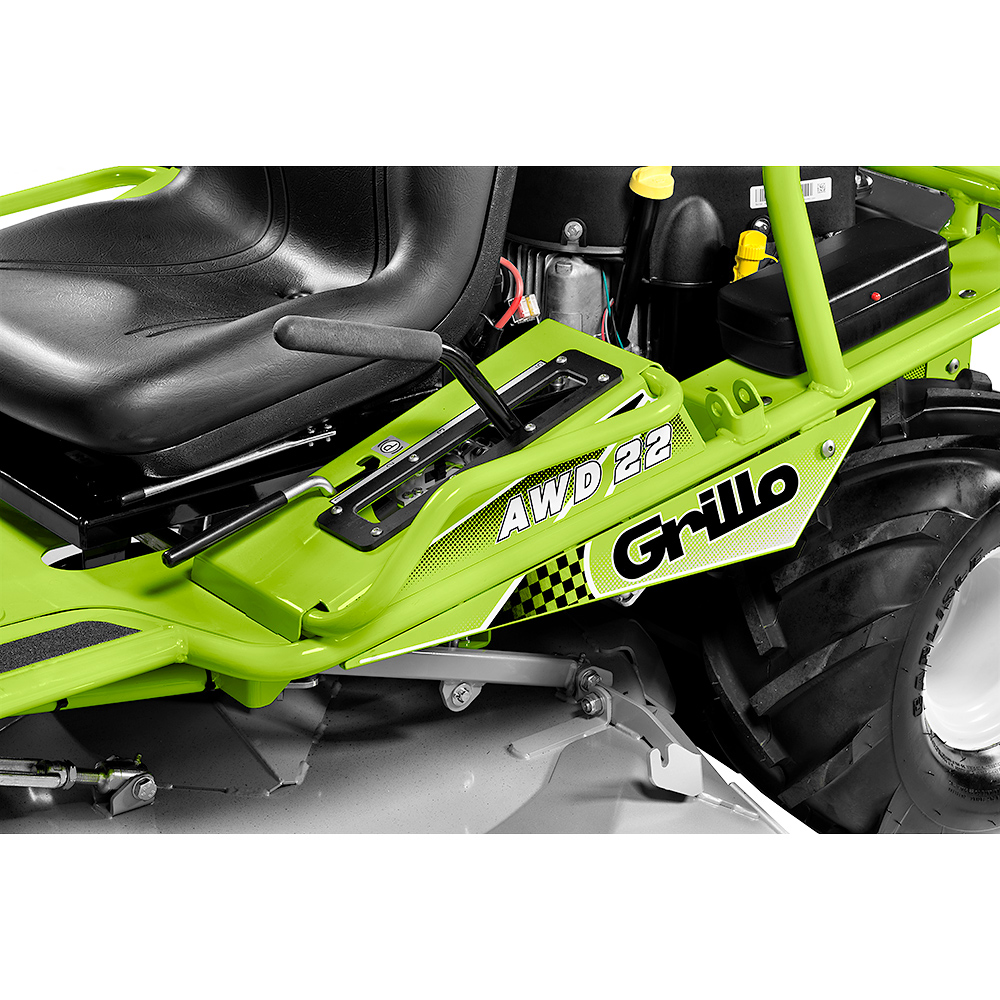 Dettaglio comandi e sedile del trattorino trinciaerba Grillo Climber 10 AWD 22
