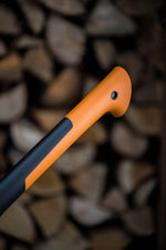 Dettaglio manico arancione antiscivolo Fiskars X7 XS