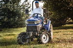 Trattore compatto Farmtrac 4RM vista frontale