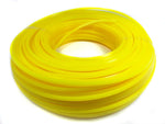 Rotolo di tubo flessibile in plastica gialla, ideale per applicazioni industriali, giardinaggio e irrigazione. Alta resistenza e durata. Perfetto per il trasporto di liquidi e gas. Lunghezza 50 metri, diametro 10 mm. Prodotto di alta qualità.
