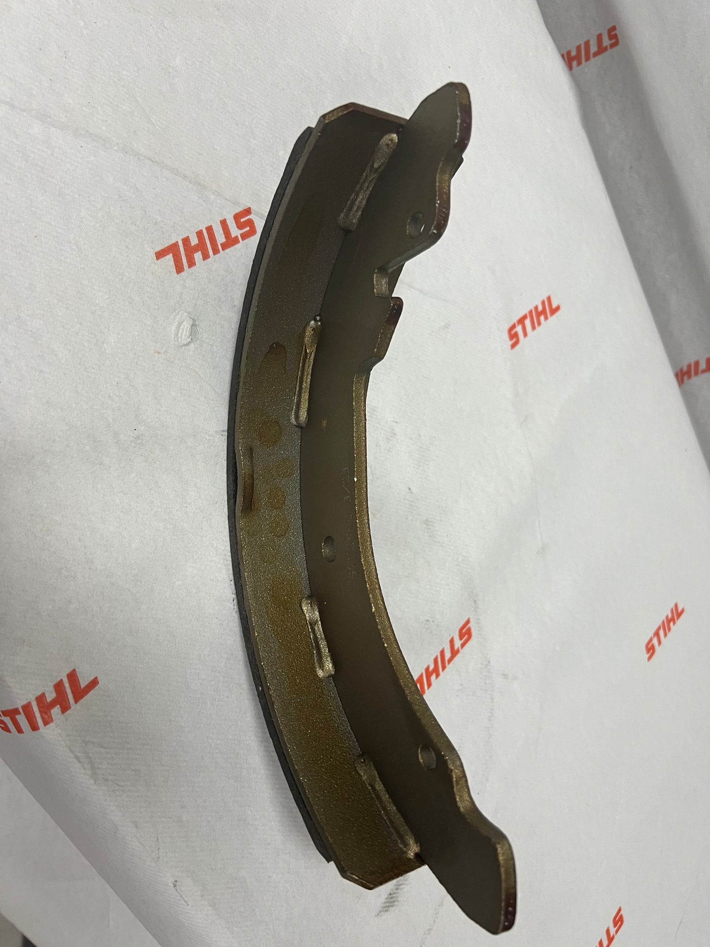 Ganascia freni Caron con ferodo esterno e punti di fissaggio per motoagricola serie 100 200 300 500