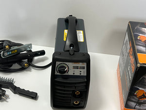 Saldatrice ad inverter MMA Beta 1860BH/120A 230V pannello frontale e manopola regolazione amperaggio