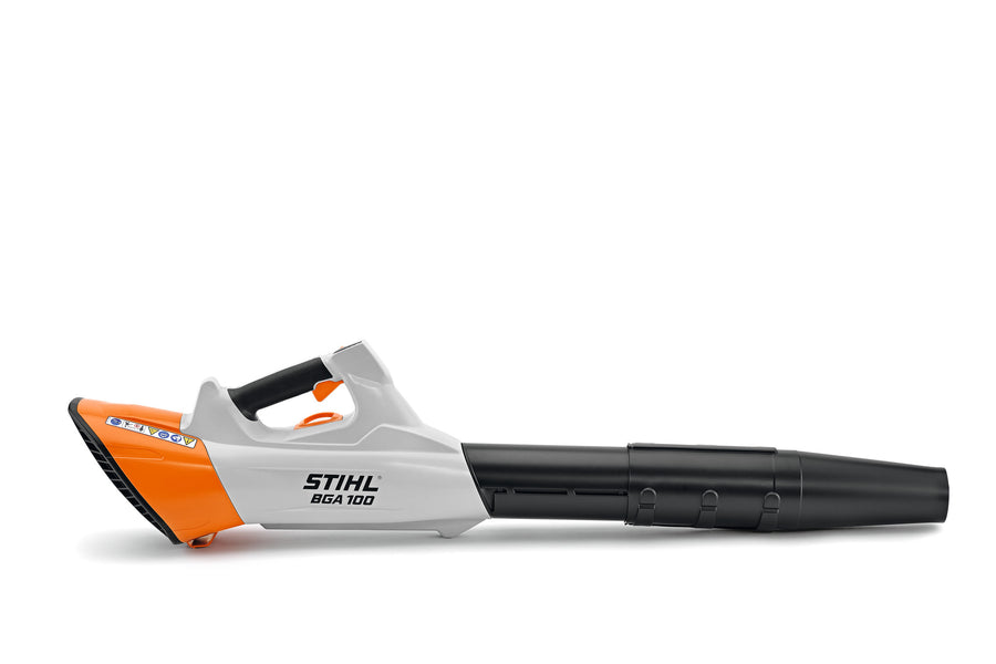 Soffiatore a batteria STIHL BGA 100 vista laterale con tubo di soffiaggio