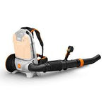 Stihl BGA 300 soffiatore a batteria spalleggiato per pulizia di grandi aree in ambienti sensibili al rumore