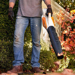 Utilizzo del soffiatore a batteria Stihl BGA 57 per foglie in giardino