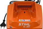 Caricabatterie Stihl AL 301/AL 300, vista dall’alto con sede batteria e griglia di ventilazione