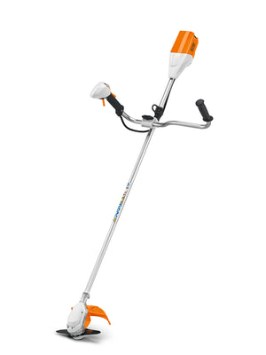 Decespugliatore a batteria Stihl FSA 90 con impugnatura a manubrio e parasassi