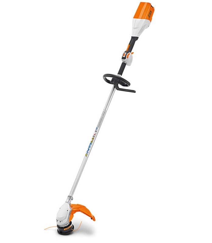 Decespugliatore a batteria Stihl FSA 90 R con impugnatura circolare e testina AutoCut