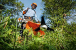 Decespugliatore STIHL FS 240 in lavoro di falciatura su erba alta