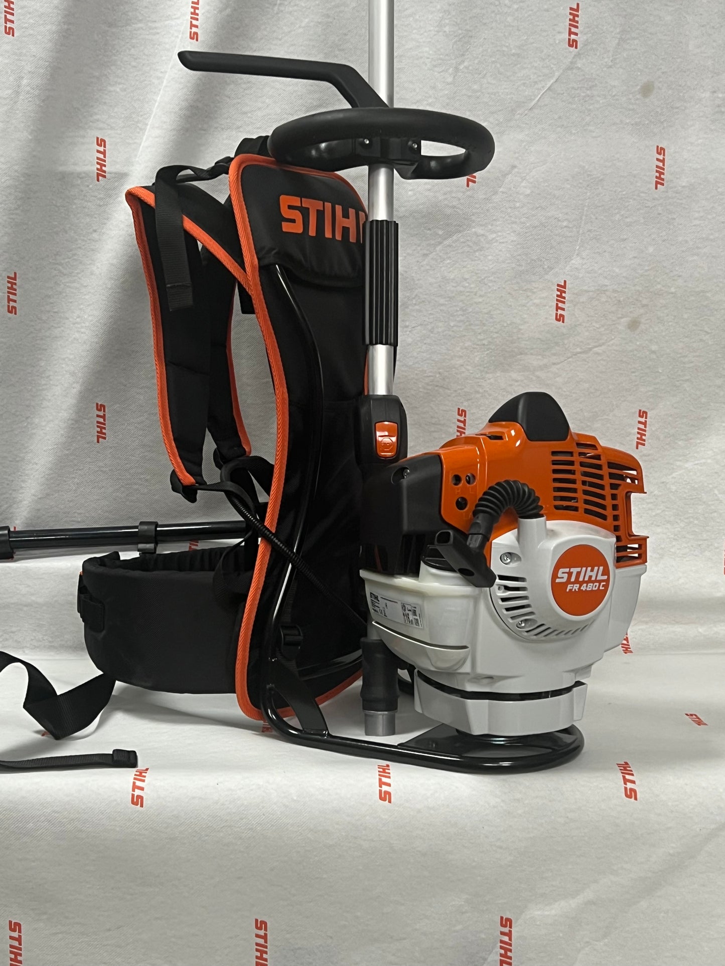 Stihl FR 480 C-E decespugliatore a zaino con spallacci e impugnatura