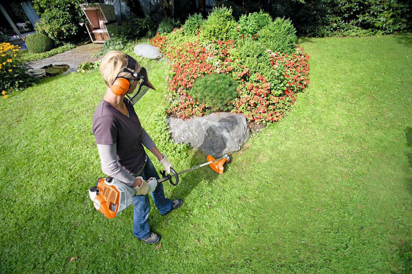Decespugliatore Stihl FS 56 R per taglio erba e rifiniture su prato
