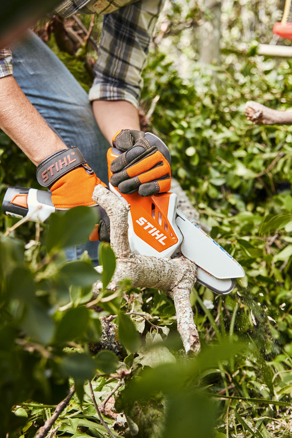Potatura con STIHL GTA 26 su ramaglie e rami