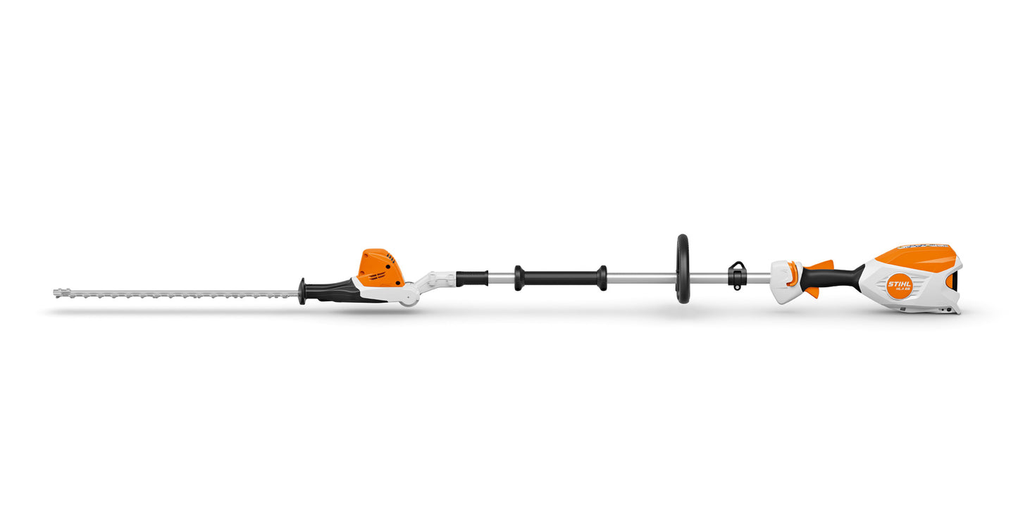 STIHL HLA 66 tosasiepi a batteria allungato in posizione di lavoro verticale