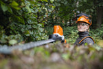 Utilizzo di tagliasiepi allungato a batteria Stihl HLA 86 per manutenzione siepi