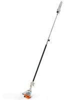 Stihl HT 56 C-E potatore ad asta a scoppio vista intera con impugnatura e asta