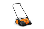 Stihl KG 770 spazzatrice manuale vista frontale con spazzole laterali