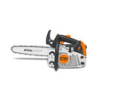 Motosega STIHL MS 194 TC-E per manutenzione alberi, vista laterale con impugnature