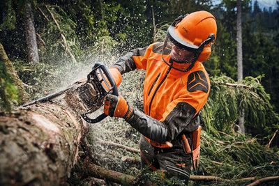Motosega Stihl MS 462 C-M in utilizzo per taglio in ambito boschivo