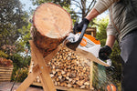 Dettaglio taglio tronco con motosega a batteria STIHL MSA 80 C-B