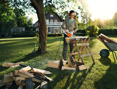 Motosega elettrica Stihl MSE 141 C-Q in uso per taglio della legna da ardere