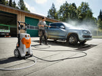Idropulitrice Stihl RE 232 in uso per lavaggio ad alta pressione