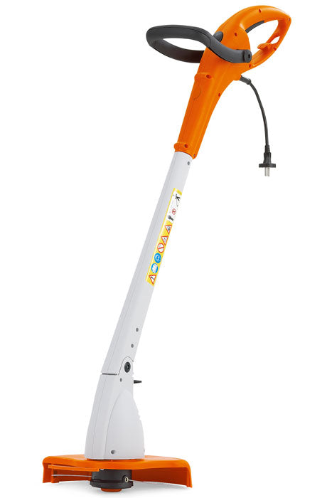 Rifinitore elettrico Stihl FSE 31 con impugnatura ad archetto e protezione di taglio