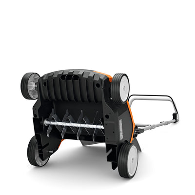 Vista inferiore STIHL RLA 240 con unità di arieggiamento a lame fisse
