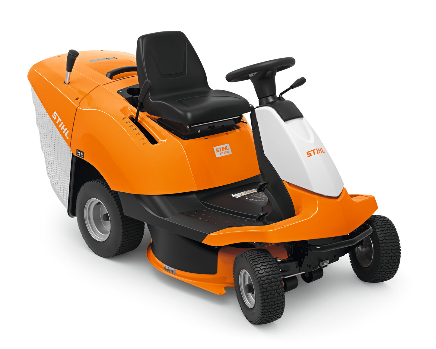 Trattorino tosaerba Stihl RT 4082 vista tre quarti con sedile di guida