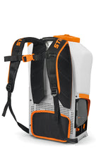 Vista posteriore atomizzatore a batteria STIHL SGA 85 con spallacci e schienale