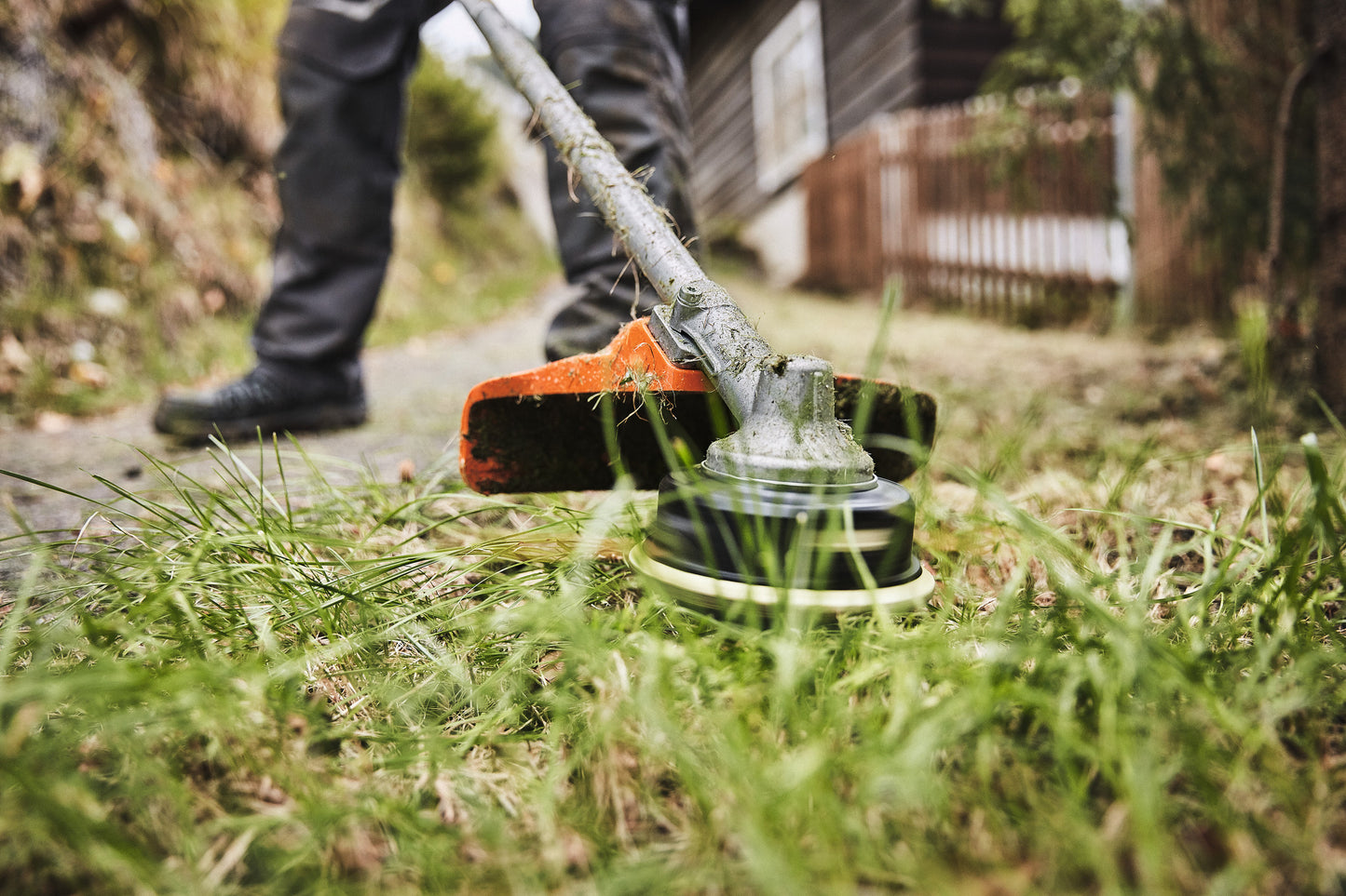 Stihl sistema Kombi a scoppio con accessorio soffiatore per foglie e detriti